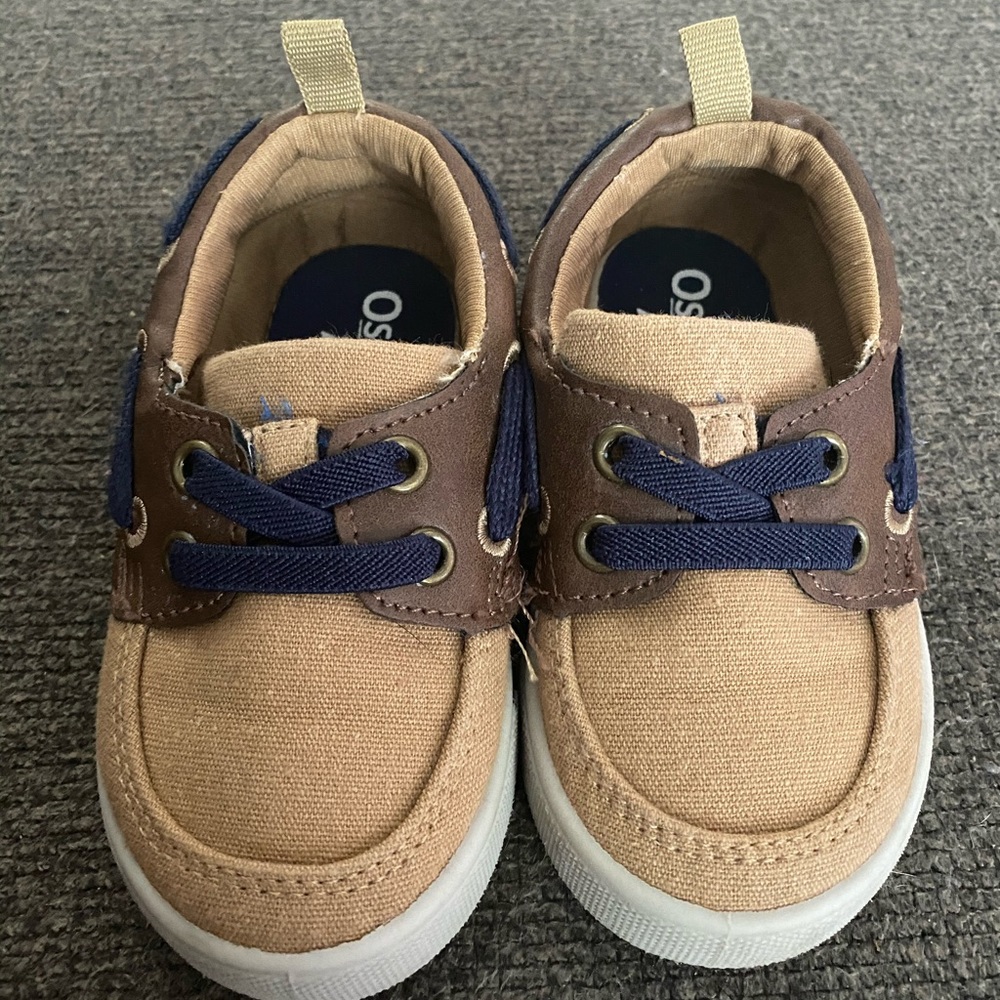 OshKosh toddler size 6 like new